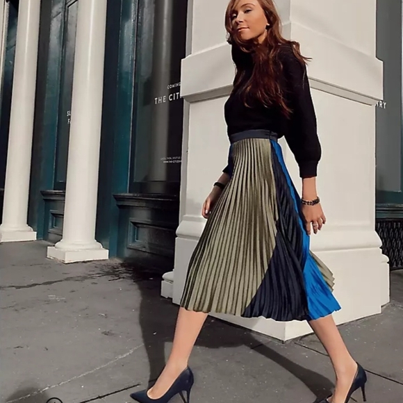 Ann Taylor color block pleated midi skirt, size